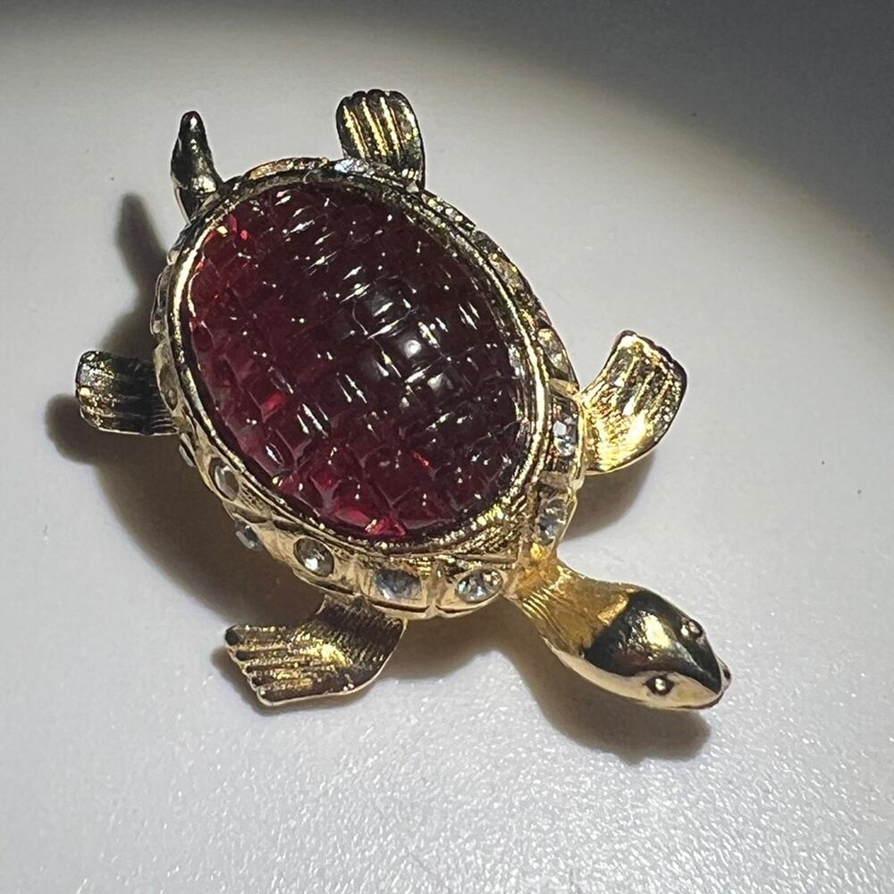 Elegant Gold tone with carved Red stone & Rhinestones Tiny Turtle Brooch